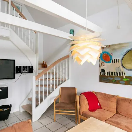 Three-bedroom Holiday In 7 Holiday home