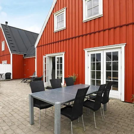 Three-bedroom Holiday In 7 Blokhus